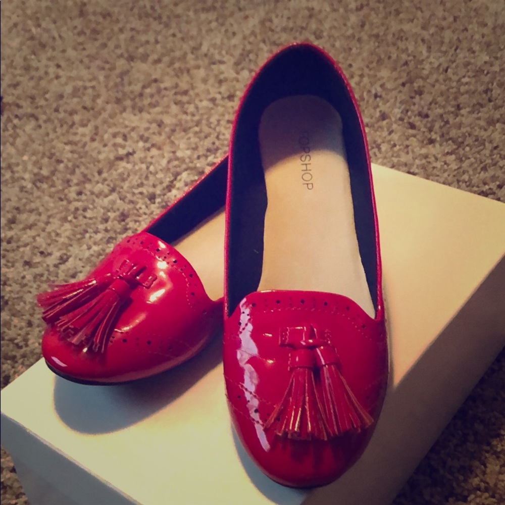 Women’s red Topshop loafers with tassels, size 6.5